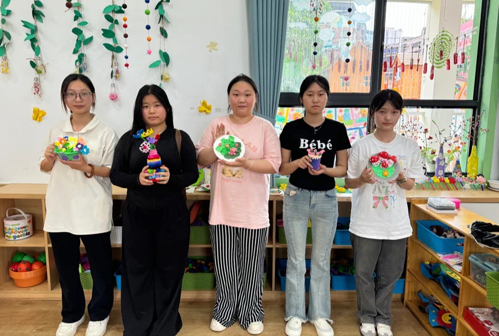 师范学院职业教育活动周系列活动一：技艺传承进校园，职教服务暖童心